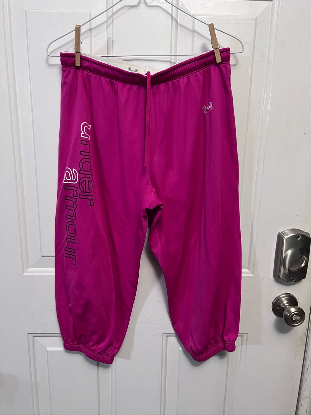 Under Armour Women’s M Pink Capri Pants 207386 Protect This House 01/10
